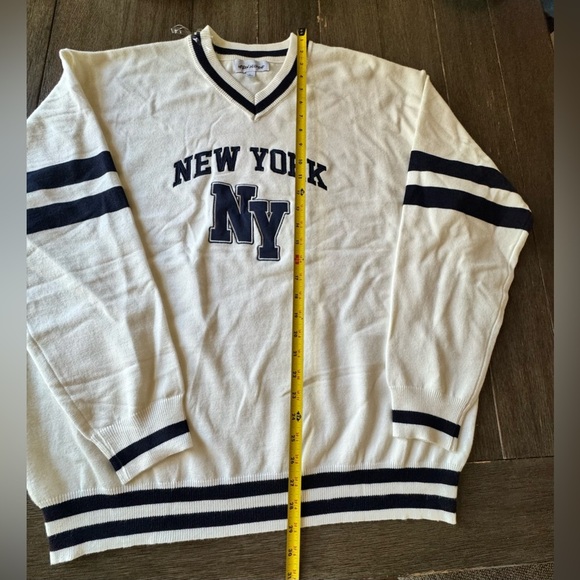Classic New York V-Neck Sweater - White and Navy Blue NWT - Picture 4 of 10